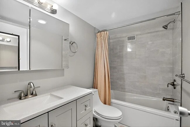 Refurb bathroom - 1300 Army Navy Dr Unit 529