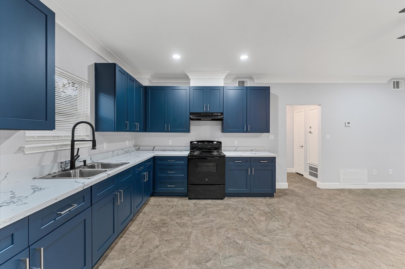 Photo - 8221 Brockton St