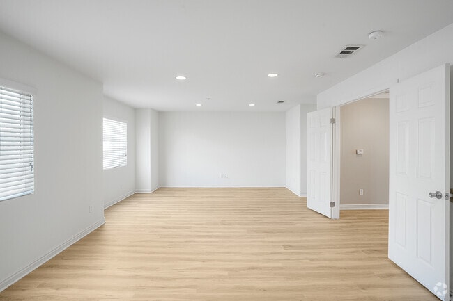 3 BR, 2.5 BA - 1,485 SF