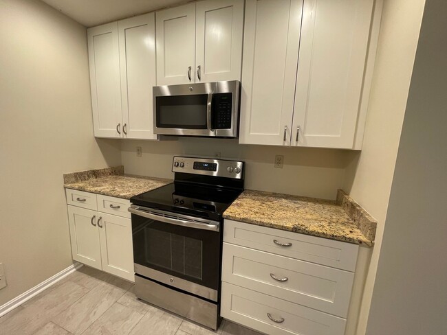 Photo - Spacious 2 Bedroom 1.5 Bath East End Duplex House