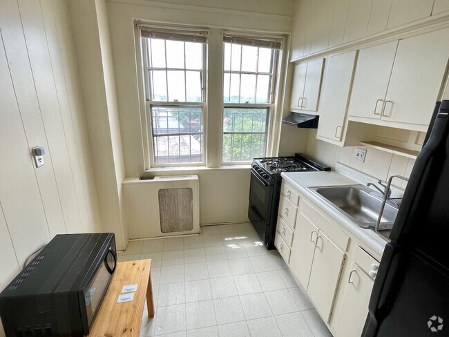 Building Photo - 2007 Commonwealth Ave Unit 27 Rental