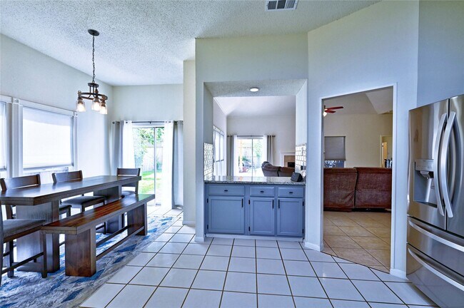 7407 Creekfield Dr