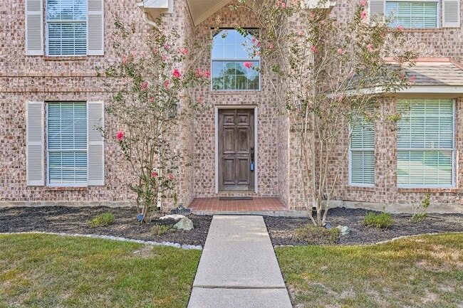 Photo - 313 Winding Oak Ln S