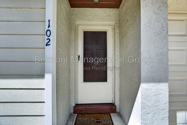 Photo - 102 Edgewater Cir