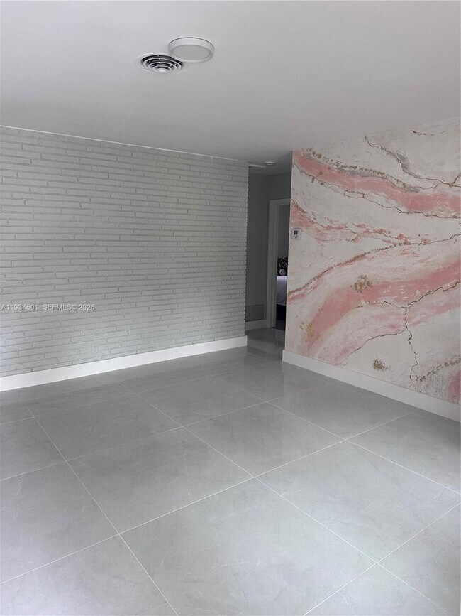 Photo - 200 SE 19th St