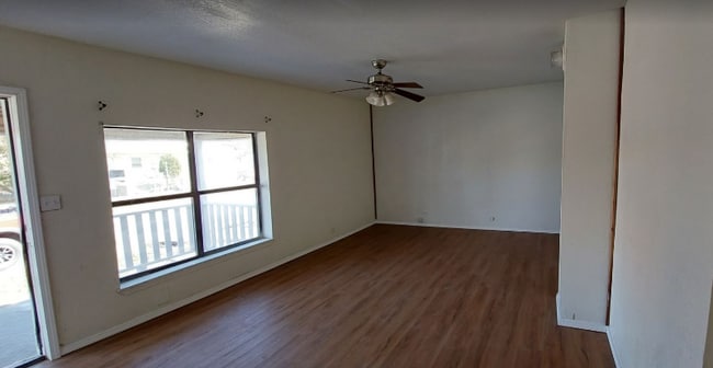 Photo - 115 South Dr