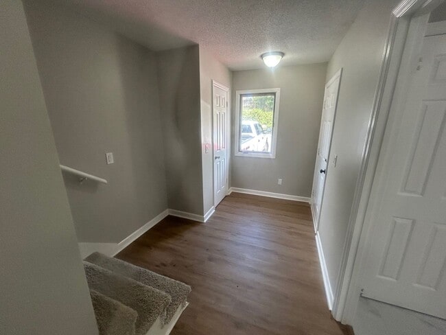 Photo - 137 Lionsgate Dr