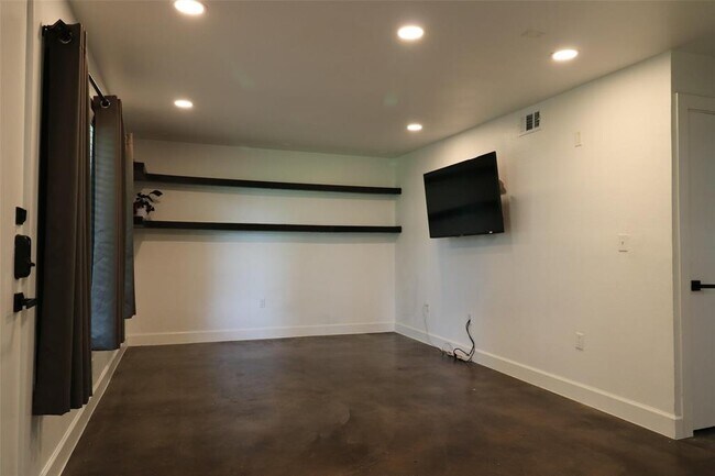 Photo - 2200 Dickson Dr Unidad 124
