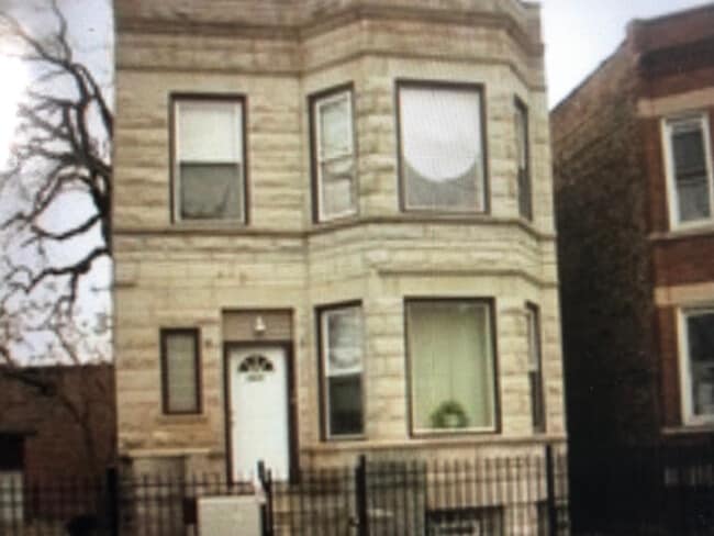 Building Photo - 2822 W Flournoy St Unit GARDEN