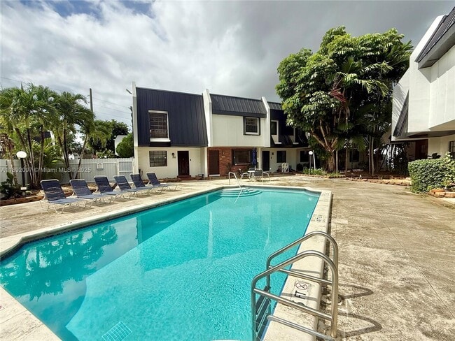 Photo - 5555 Ludlam Rd