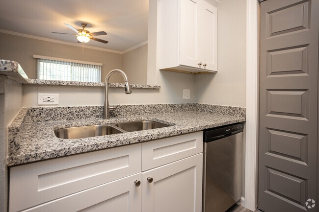 1 BR, 1 BA - 850SF