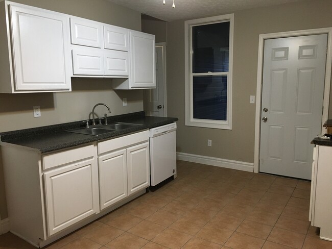 Kitchen - 708 N Maple St