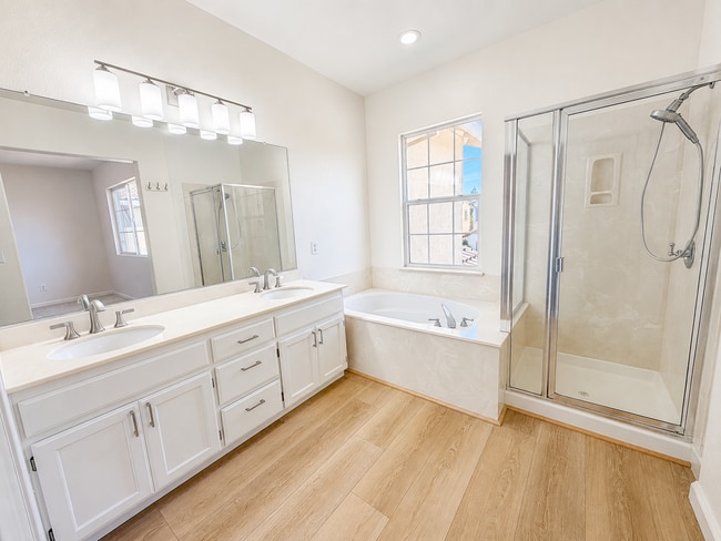 Photo - Beautiful Single Family 4 Bedroom Now Available!
