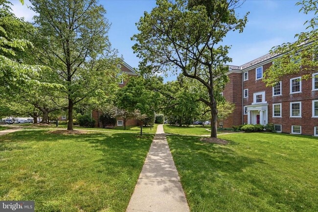 Building Photo - 3856 Porter St NW Unit D370