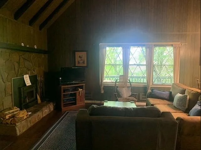 Photo - 211 Chalet Village Dr