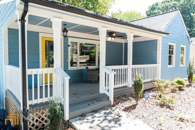 Photo - 938 Alloway Pl SE