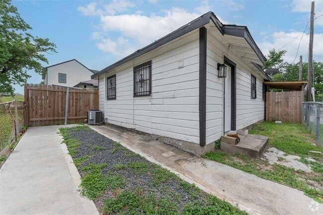 Building Photo - 1209 Cabell St Rental