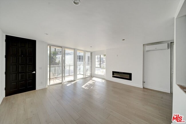 Photo - 15 Spinnaker St Unit 101