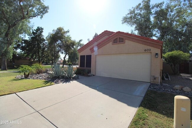 Photo - 602 N Cobblestone St