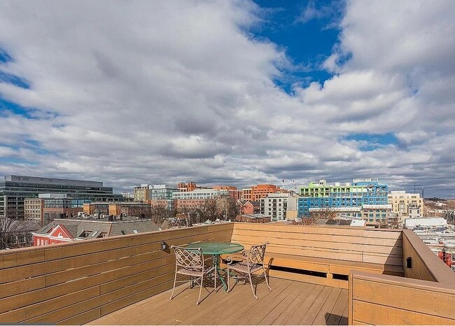 676 4th St NE Unit 301