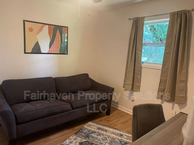 Photo - 1859 Williams Ave