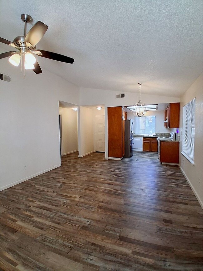 Photo - 2068 W Magill Ave