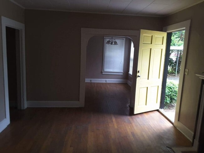 Building Photo - Beautiful home in the heart of Dublin. On...