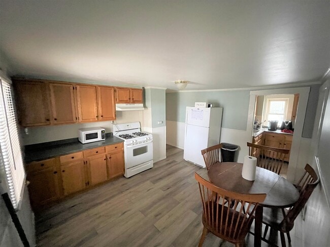 Photo - 94 Walnut St Unit third floor