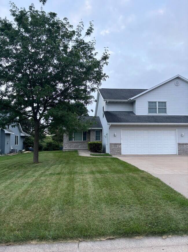 Photo - 887 Highland Park Rd Townhome