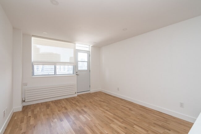 Photo - 230 Oak St Unit 404