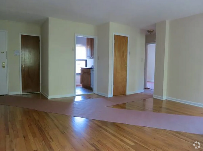Building Photo - crescent St, Astoria Unit 1 Rental