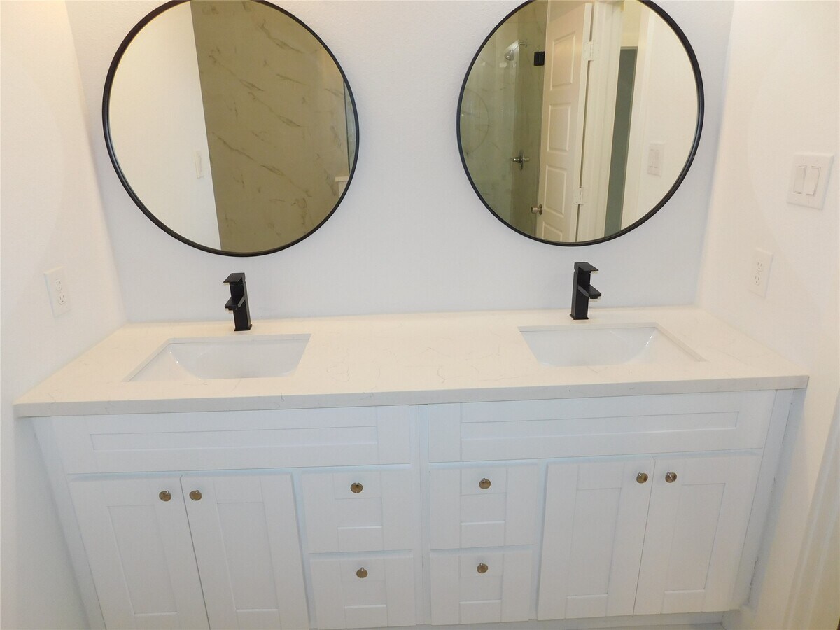 Photo - 7002 S Hall St