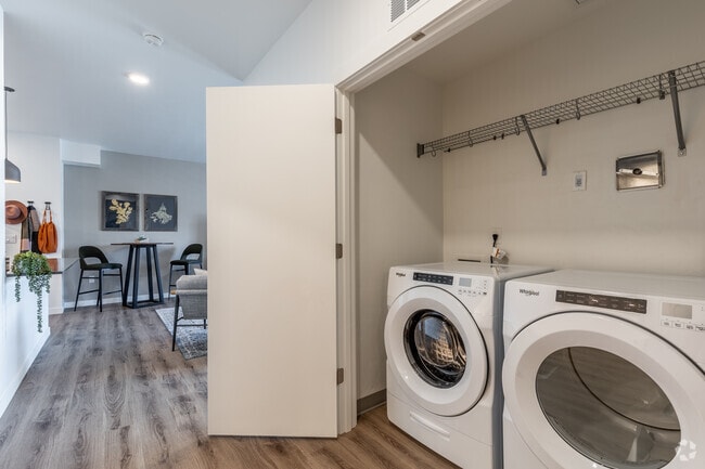 1BR, 1BA - 745SF