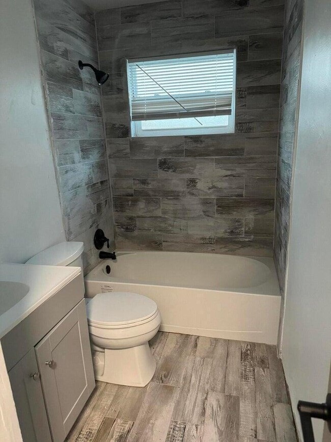 Photo - 1341 W 32nd St