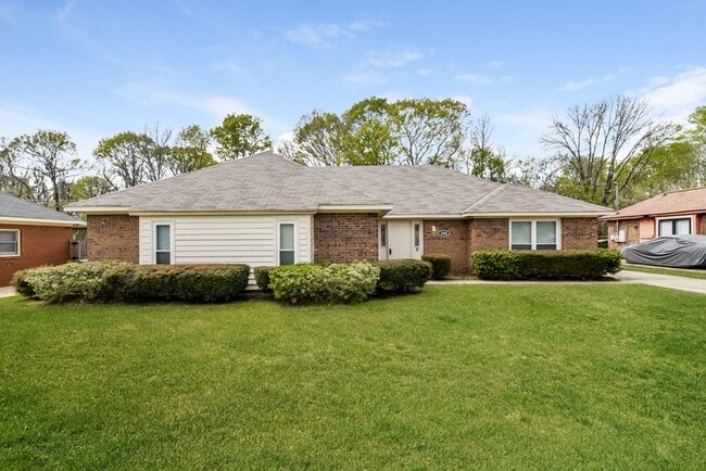 Building Photo - 2400 W Aberdeen Dr Rental