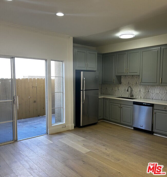 108 Orlando Ave Unit 4