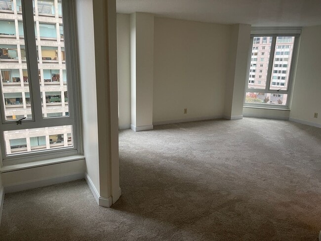Building Photo - COPLEY SQ NEAR NU AND BERKLEE, LUX 3 bed ...