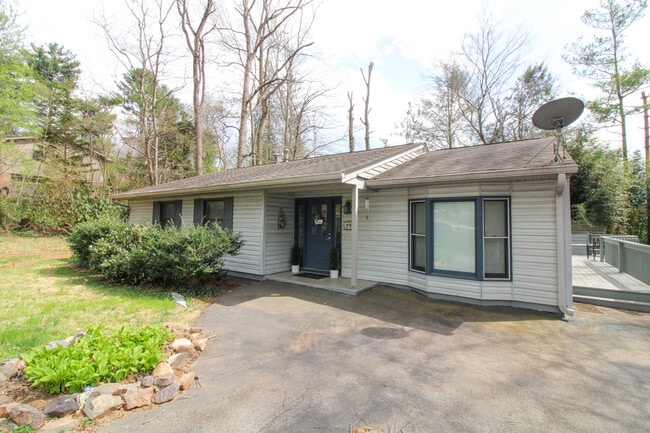 Building Photo - 39 Southwicke Dr