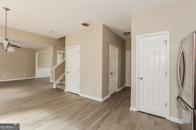 Photo - 5664 Wakehurst Dr