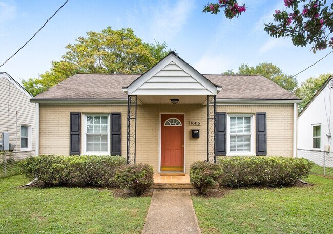 Adorable Bungalow in the heart of Randolph. - Adorable Bungalow in the heart of Randolph. Casa