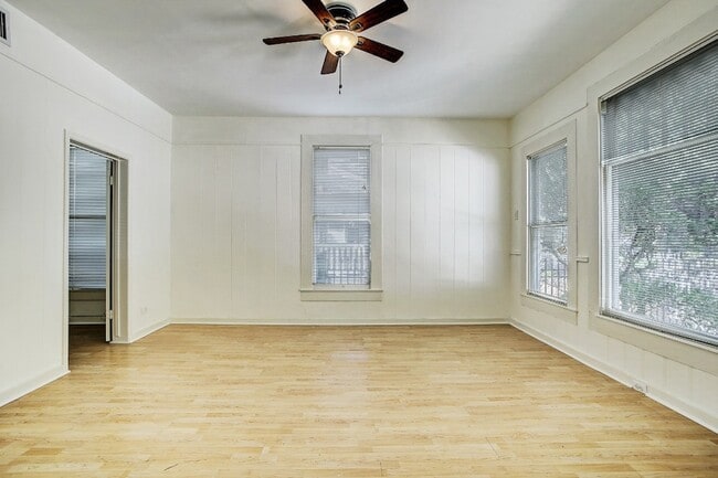 Photo - 1127 Yale St Unit B