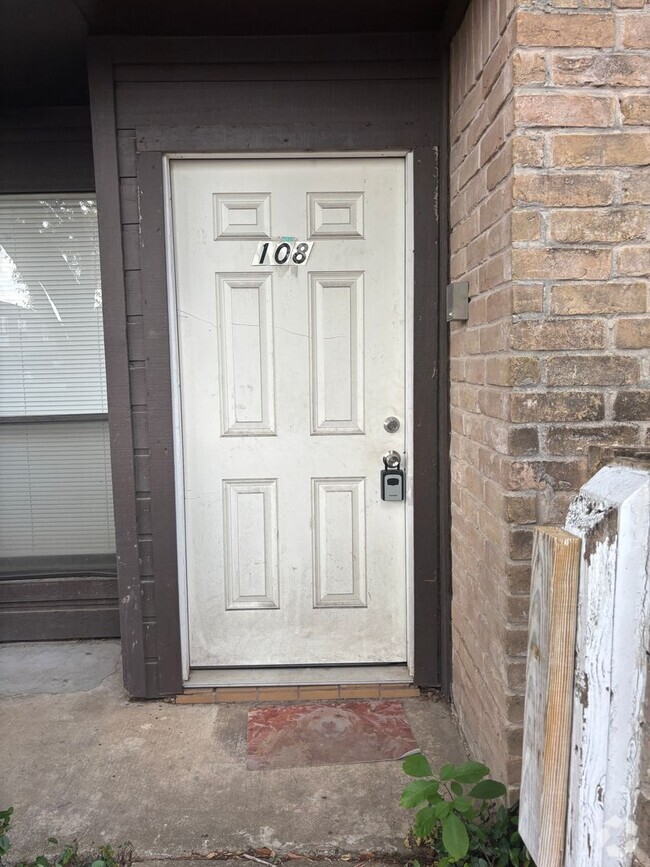 Building Photo - 1 bed 1.5 bath Unit 108 Rental