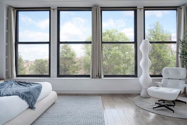 Photo - 132 Boylston St Unit 4