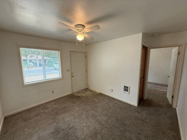 Photo - 1570 Bellevue St SE