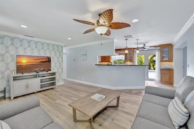 Photo - 925 NE 25th Ave