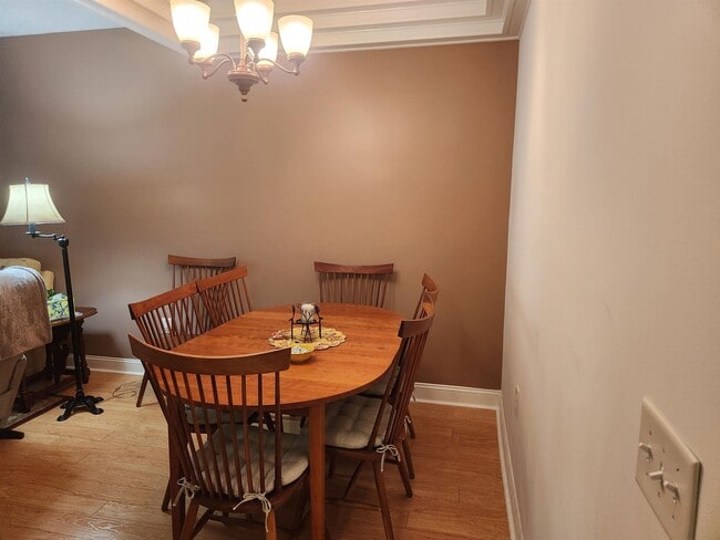 Photo - 943 Algonquin Dr