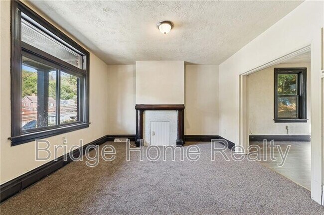 Photo - 1250 Blackadore Ave