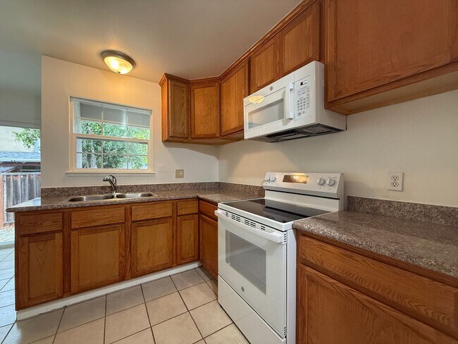 Photo - Lynn Ave Duplex Unit 403