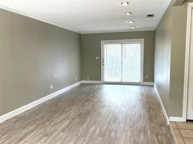 Photo - 1104 Kinney Ave