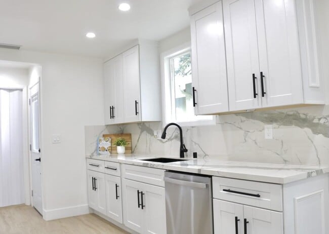 Kitchen - 214 S 22nd St